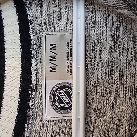 Maple Leaf Sweater - Picture 3 of 5